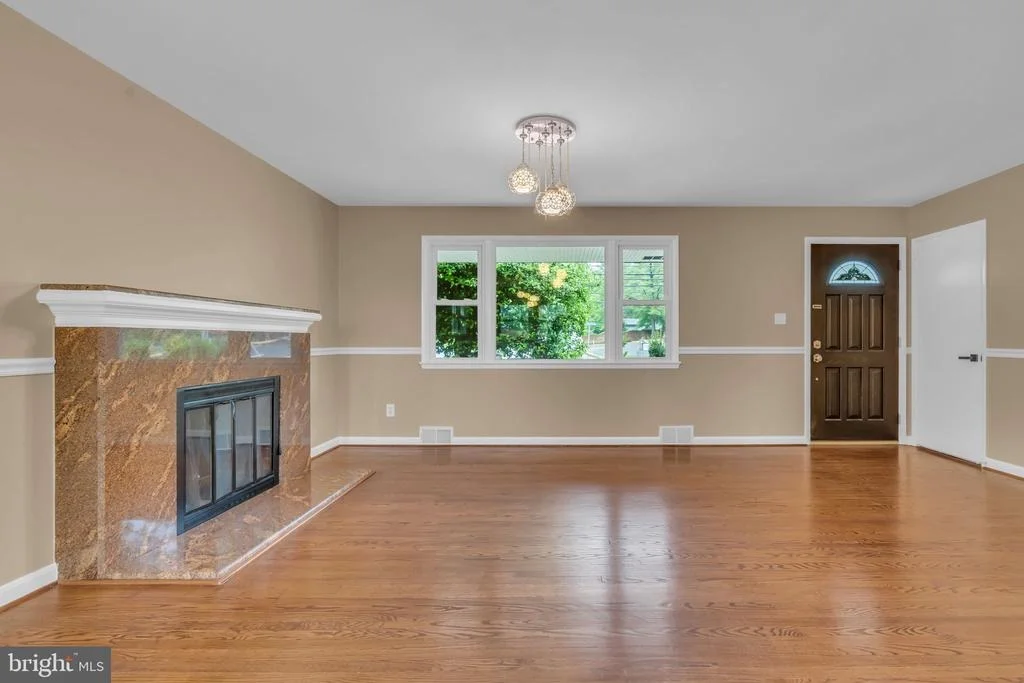 Photo of 6809 BRADDOCK ROAD
