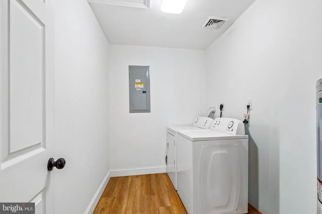 Photo of 9 LEEDOM ROAD
