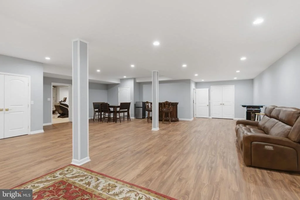 Photo of 922 SIDEHILL DRIVE