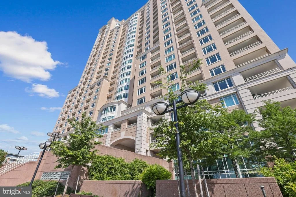 Photo of Unit 1801 at 100 HARBORVIEW DRIVE