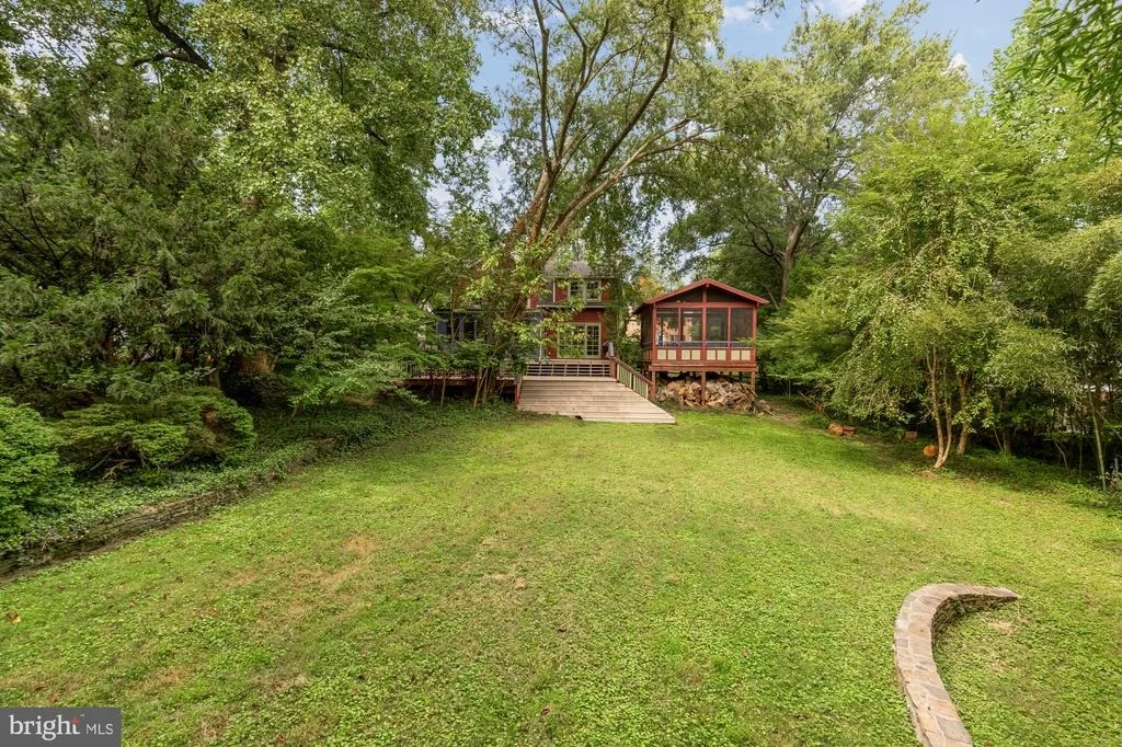 Photo of 9407 HALE PLACE