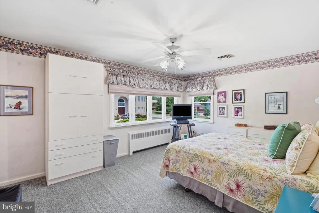 Photo of 2303 FARRINGDON ROAD
