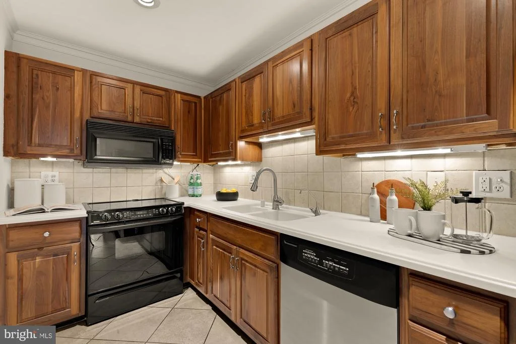 Photo of Unit 2 at 6 LOGAN CIRCLE NW
