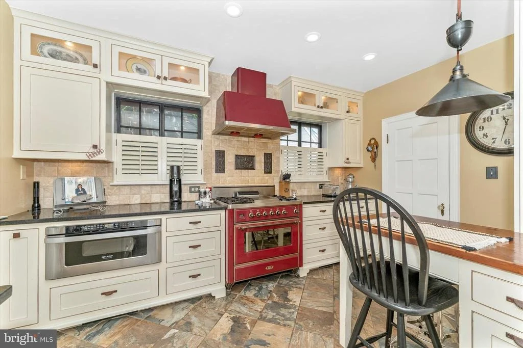 Photo of 402 W 2ND STREET