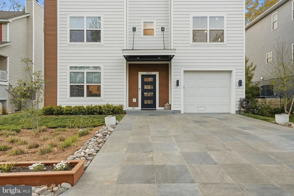Photo of 1422 HOWARD ROAD