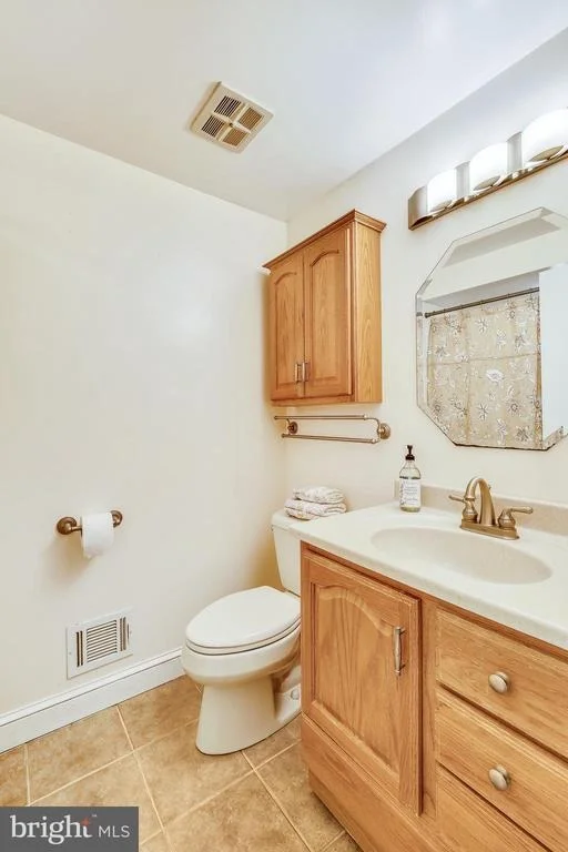 Photo of 2417 NEES LANE