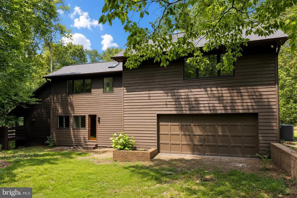 Photo of 8425 MAUSEN LANE