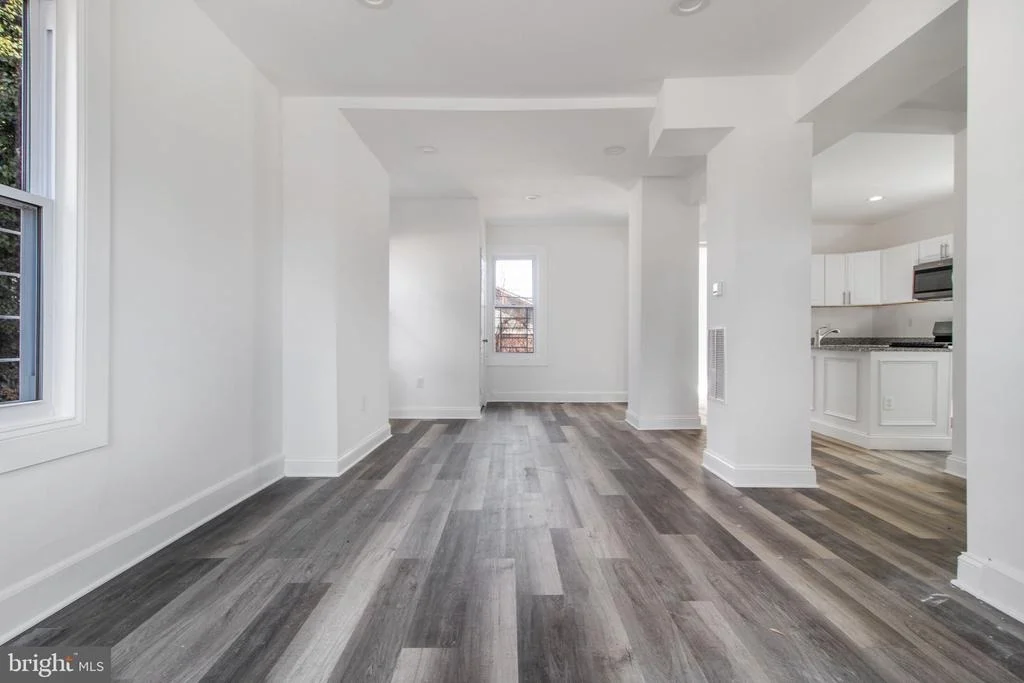 Photo of 5327 HAMLIN AVENUE