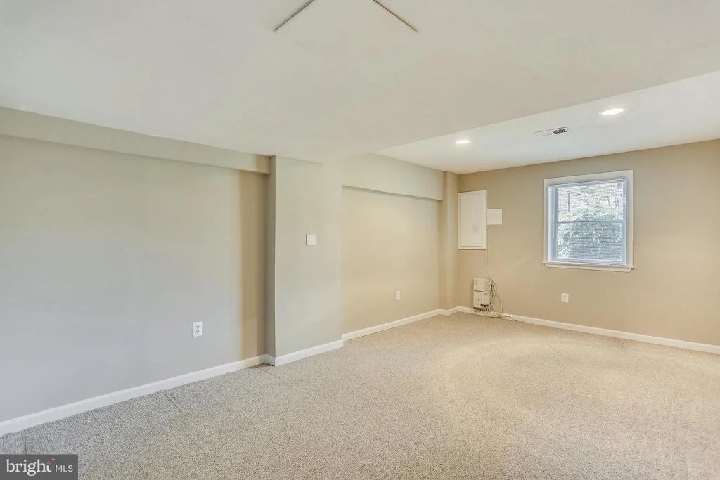 Photo of 19005 PLUMMER DRIVE