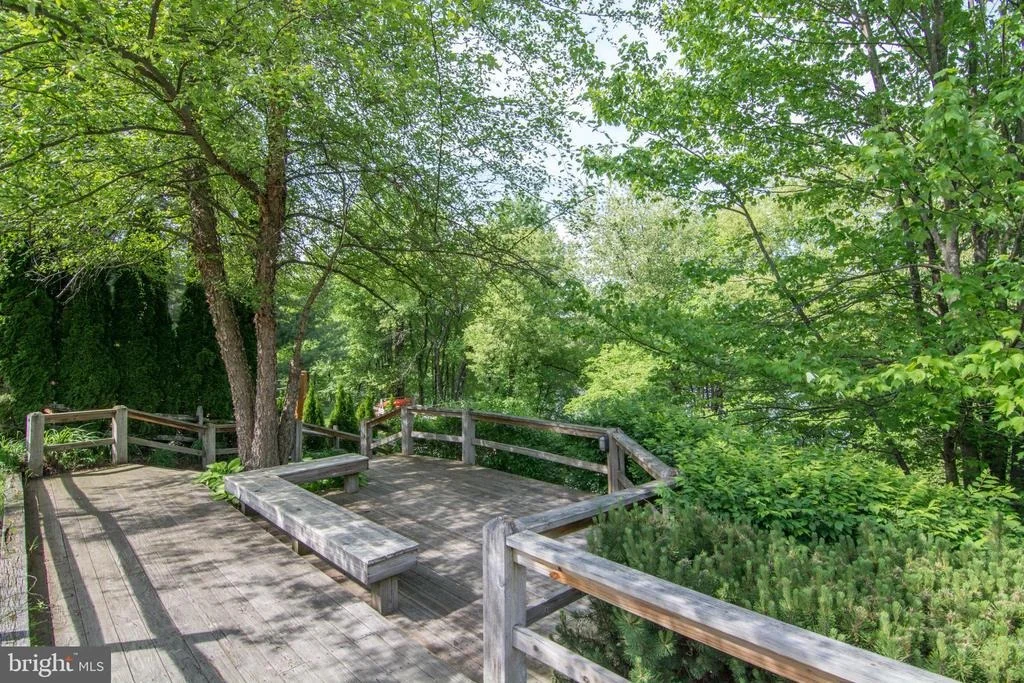 Photo of 250 LAKE POINTE DRIVE
