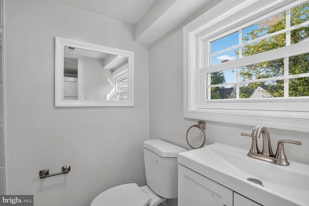 Photo of 6204 AUTH ROAD