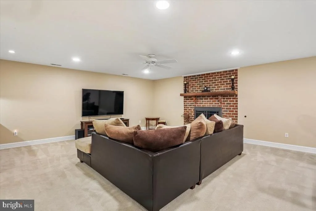 Photo of 899 LINGANORE DRIVE