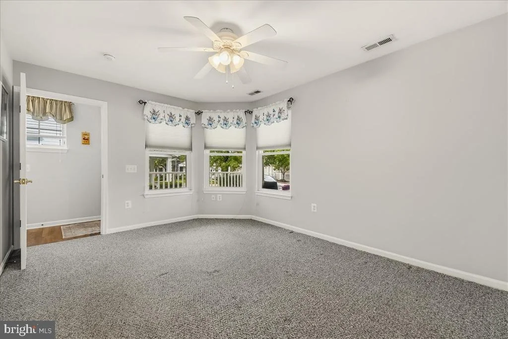 Photo of 910 PARADE LANE
