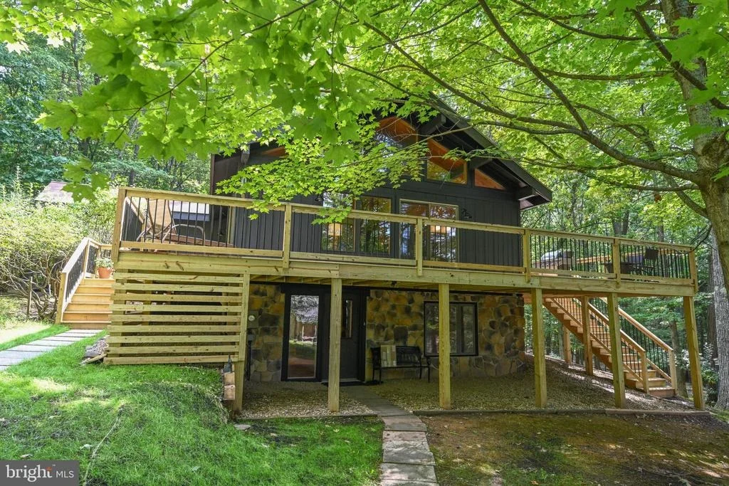 Photo of 106 LODGE CIRCLE