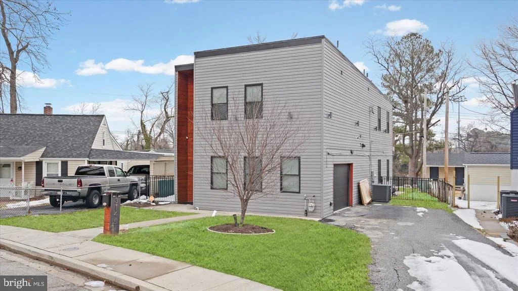 Photo of 3145 BAYBRIAR ROAD
