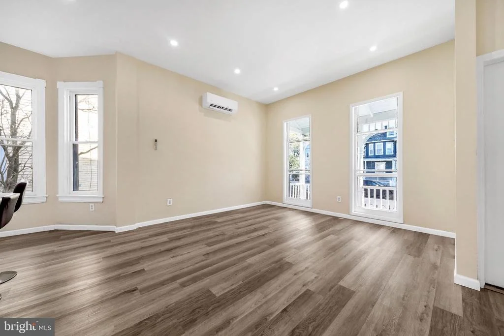 Photo of 724 HUNTER STREET