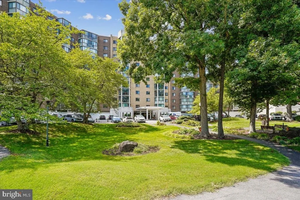 Photo of Unit 1 at 15101 INTERLACHEN DRIVE