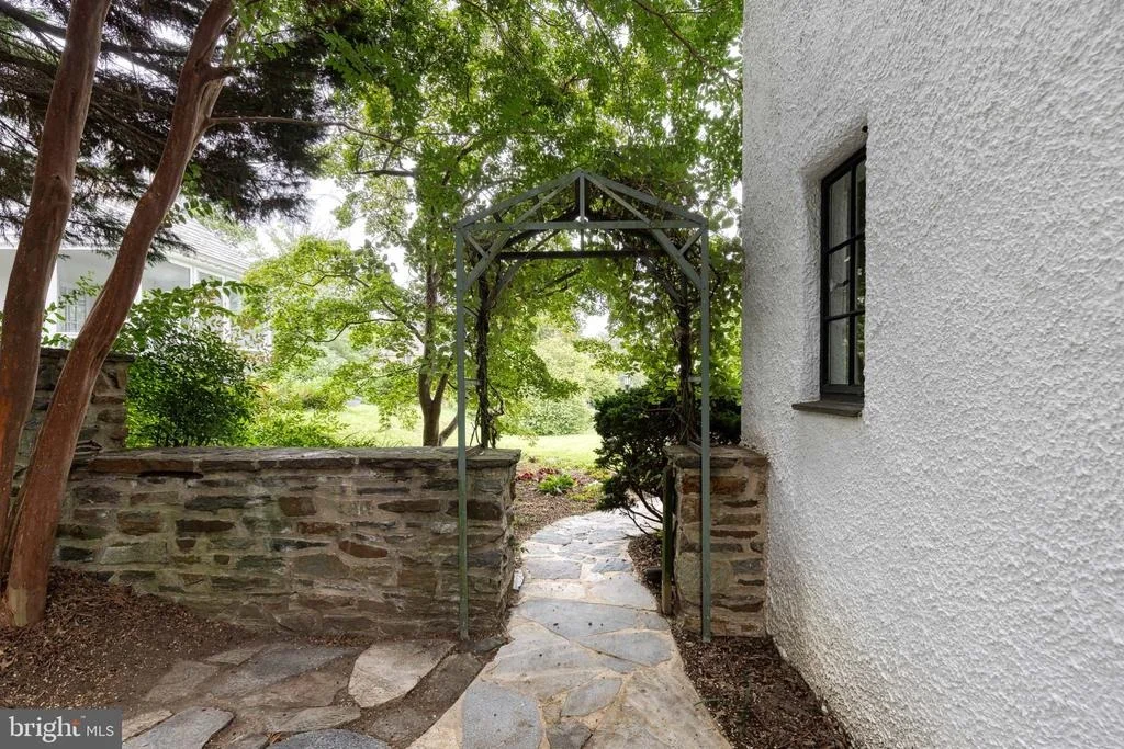 Photo of 304 TAPLOW ROAD