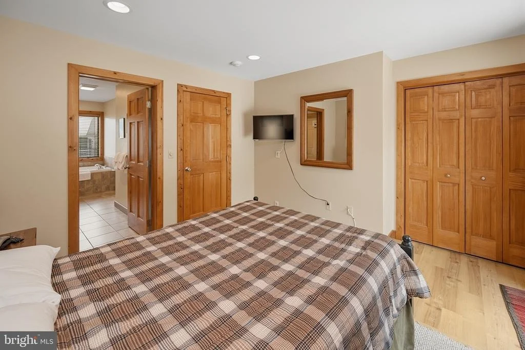 Photo of 250 LAKE POINTE DRIVE