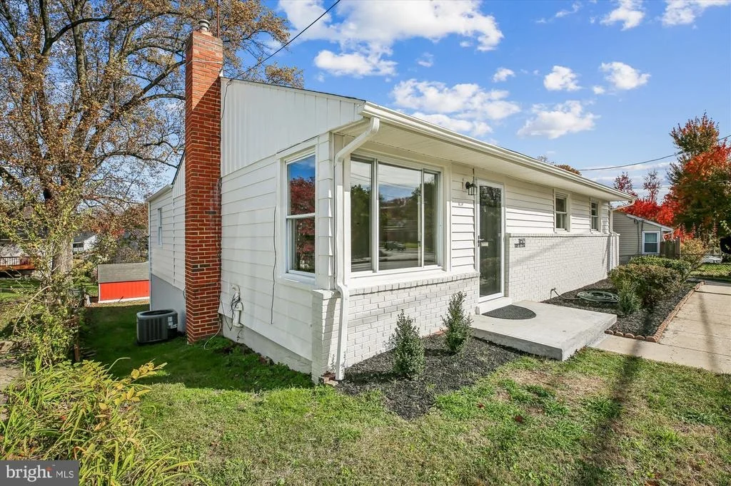 Photo of 11603 VEIRS MILL ROAD