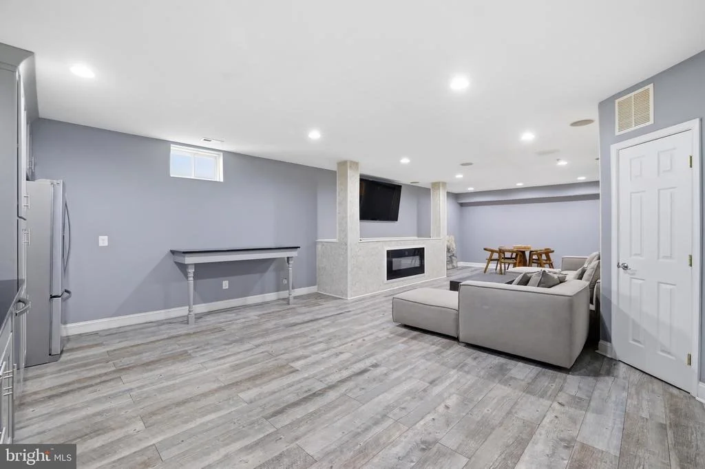 Photo of 20623 HOLYOKE DRIVE