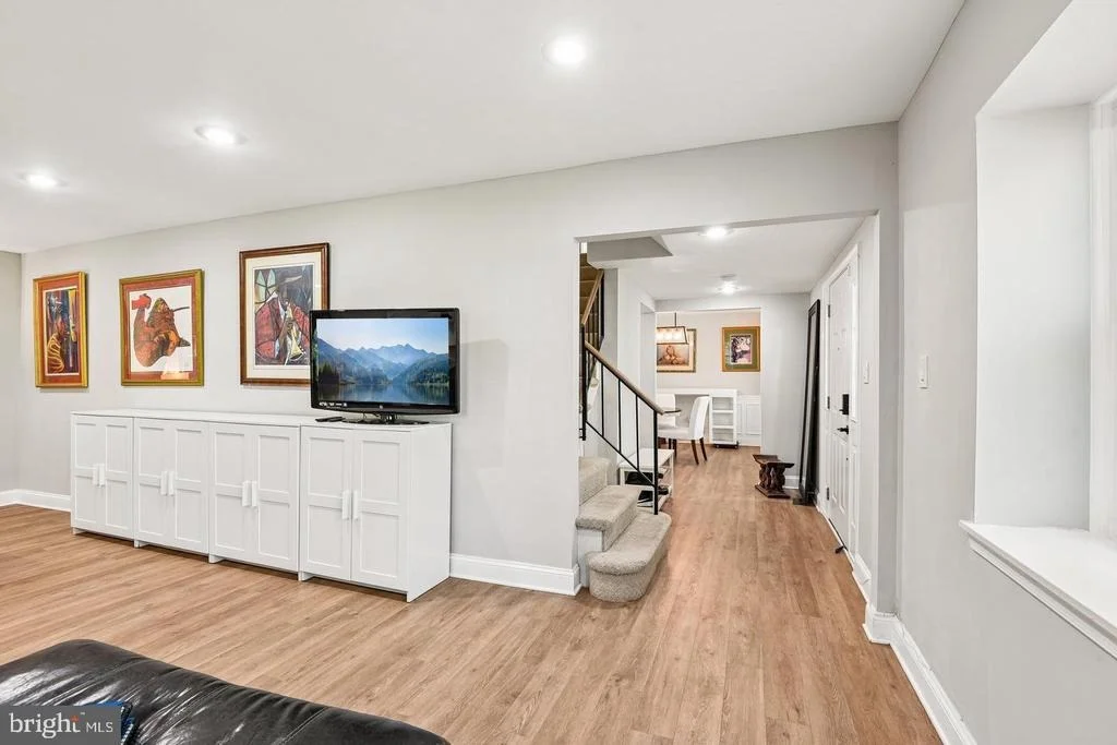 Photo of 8715 CRESTMONT LANE