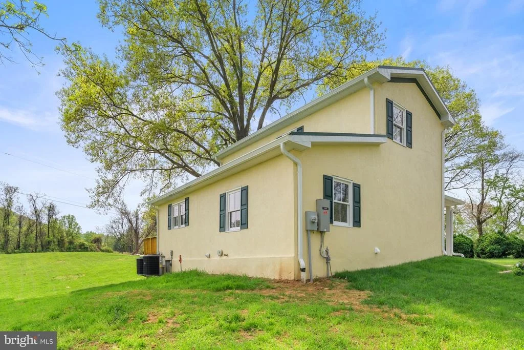 Photo of 11066 MORELAND ROAD