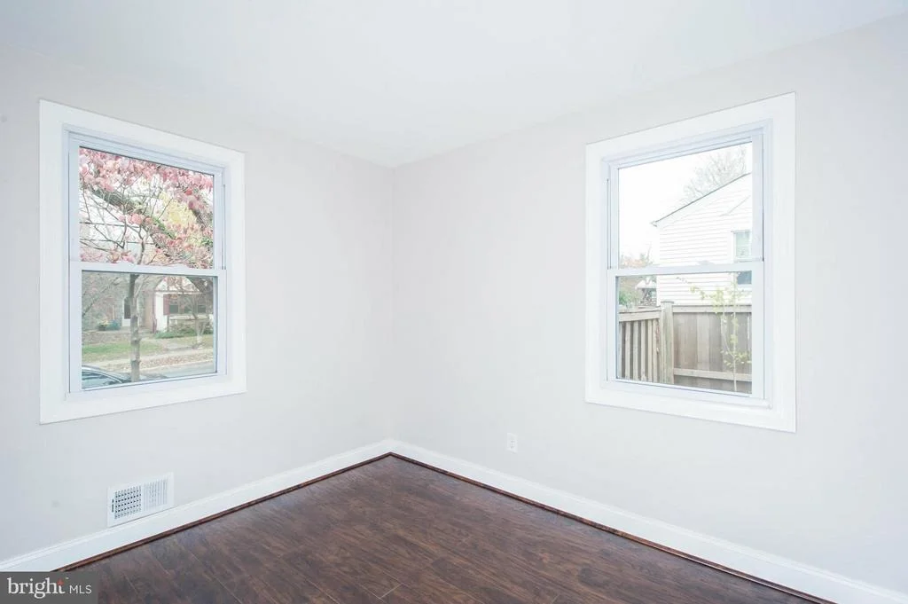 Photo of 9905 SUTHERLAND ROAD