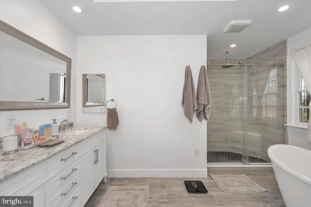 Photo of 10101 LLOYD ROAD