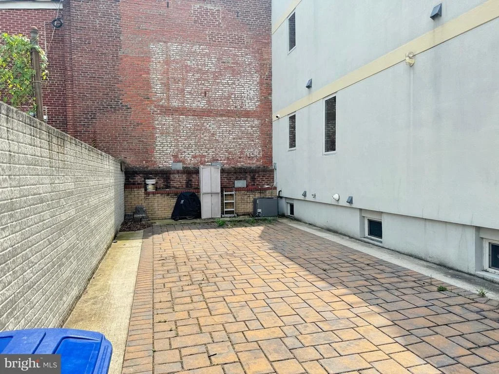 Photo of 915 3RD STREET NE