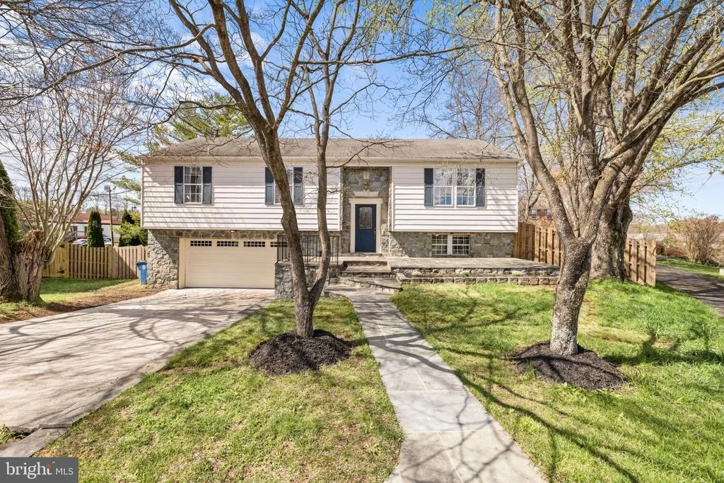 Photo of 6104 BROADWICK COURT