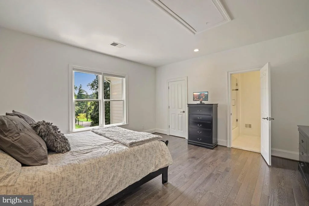 Photo of 1332 WINDY HILL