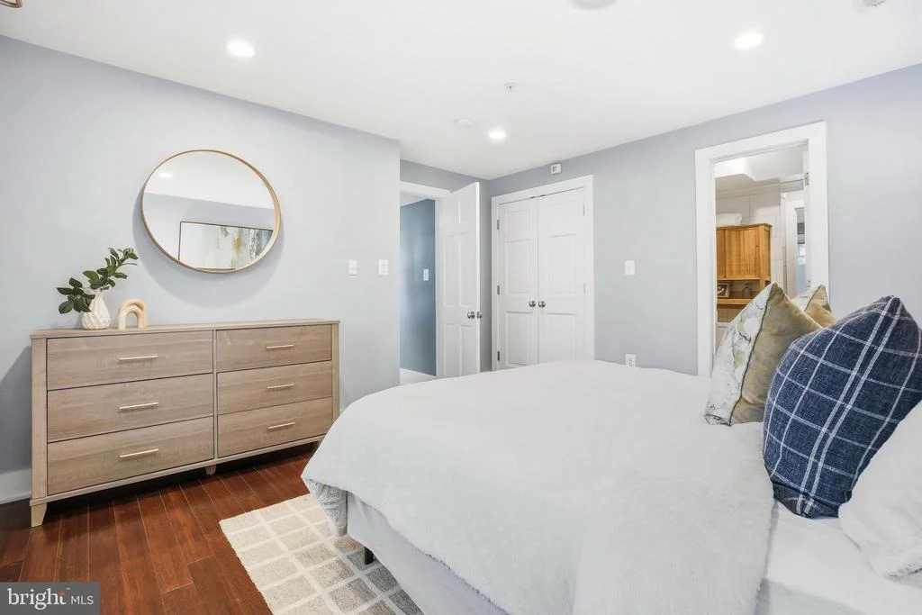 Photo of 915 3RD STREET NE