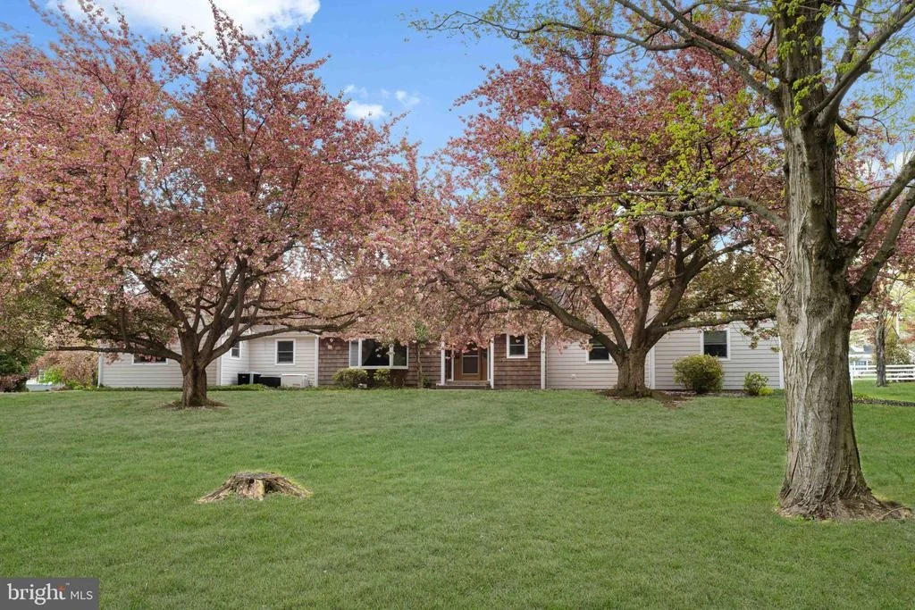 Photo of 682 WHIRLAWAY DRIVE