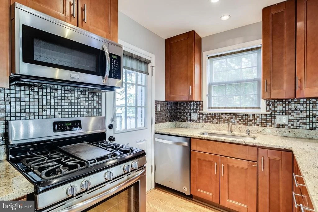 Photo of 505 E SCHUYLER ROAD