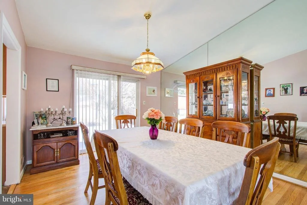 Photo of 606 BURNT MILLS AVENUE