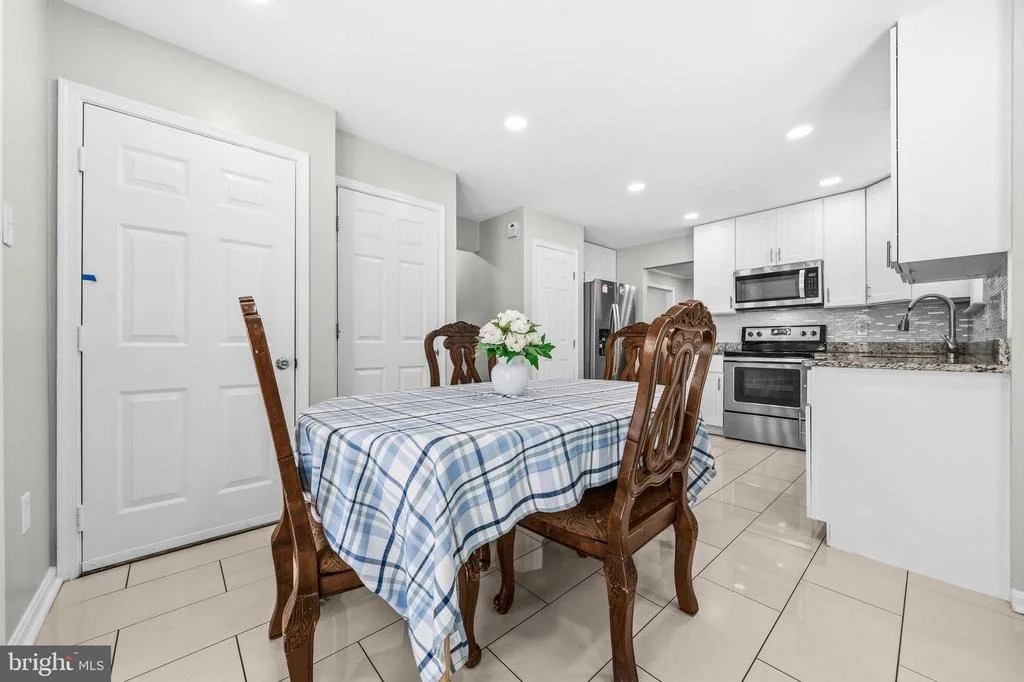 Photo of 8707 DELPHI DRIVE