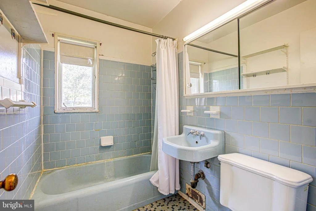 Photo of 7420 AXTON