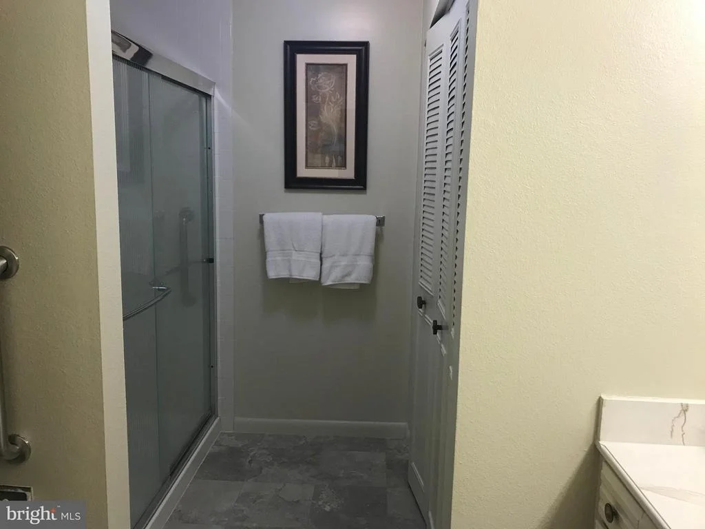 Photo of Unit 712D at 3362 GLENEAGLES DRIVE