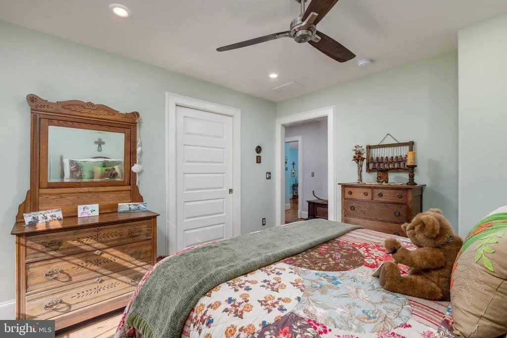 Photo of 144 ELIZABETH WAY