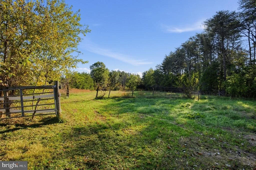 Photo of 6740 SUMERDUCK ROAD