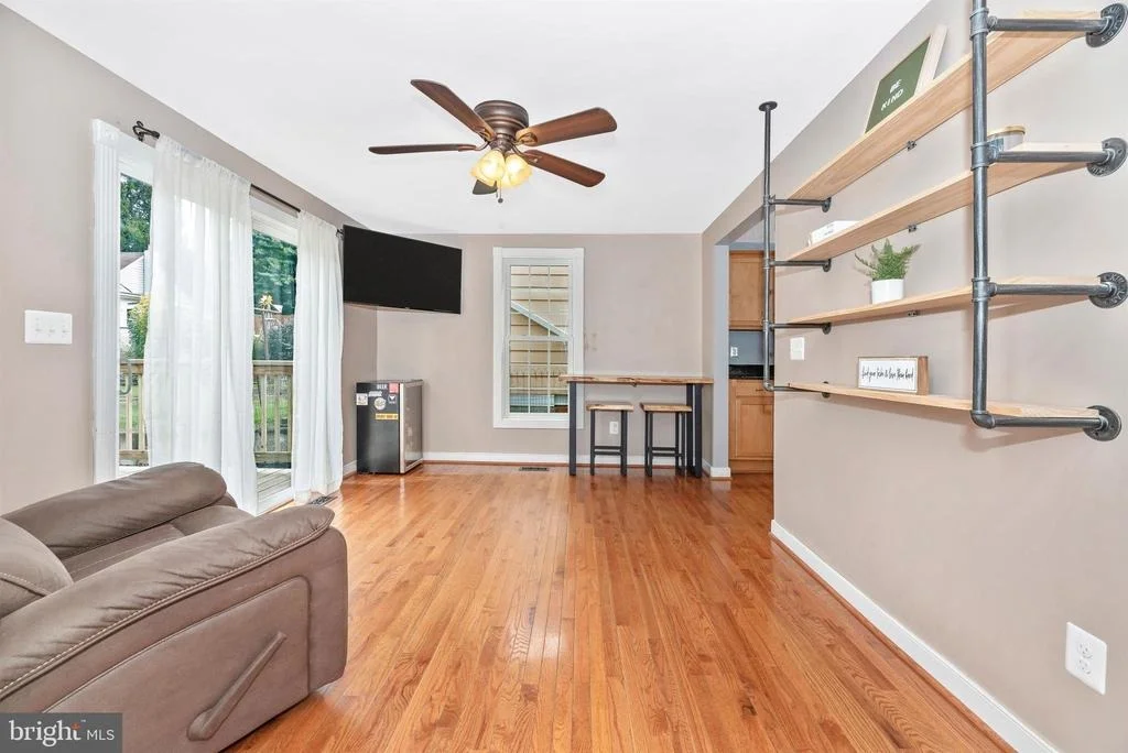Photo of 1 E E STREET