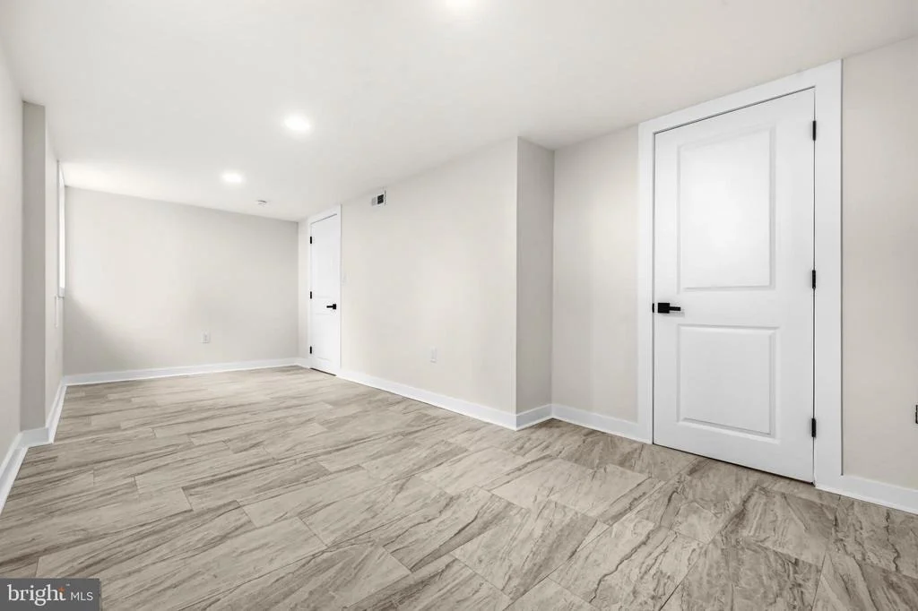 Photo of 703 NORTHWEST DRIVE