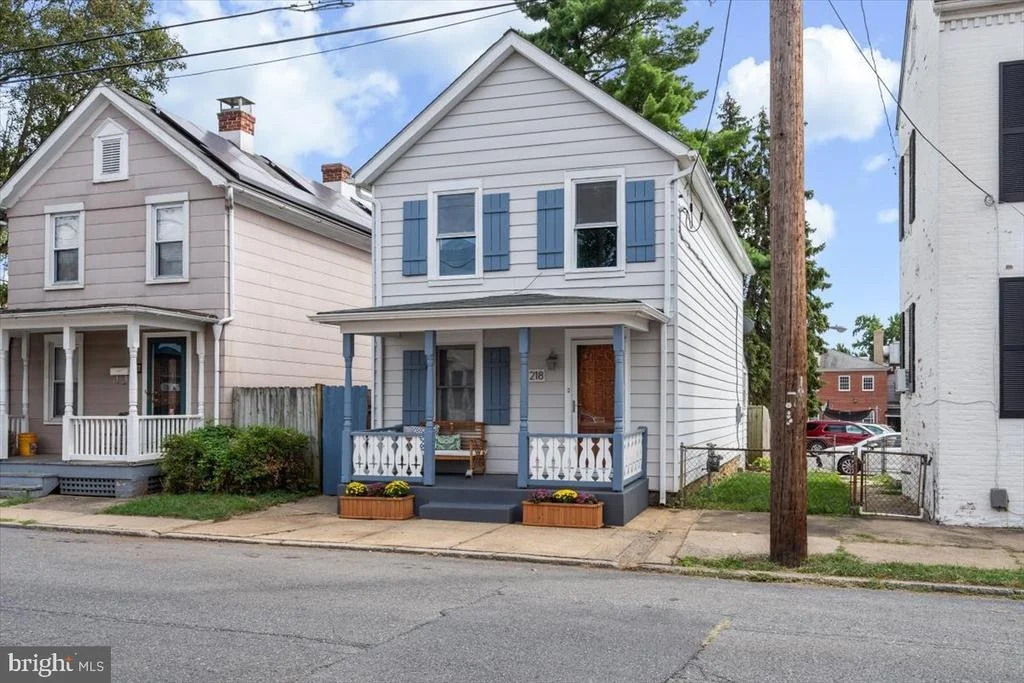 Photo of 218 5TH STREET W