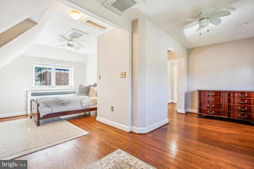 Photo of 4116 BEVERLY ROAD