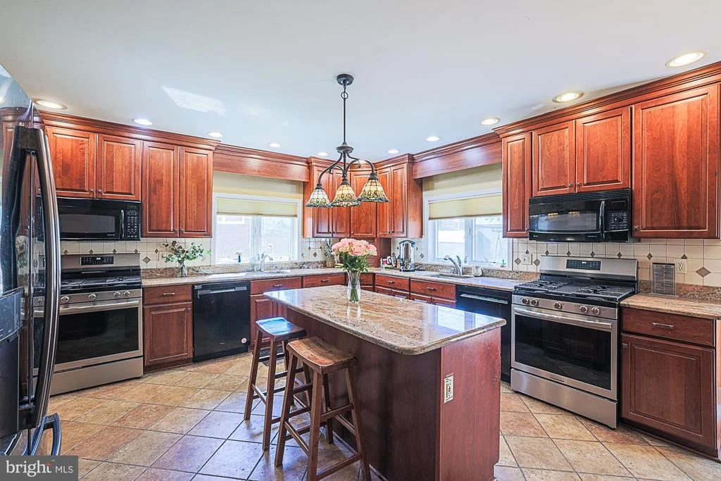 Photo of 3910 LABYRINTH ROAD