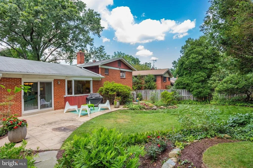 Photo of 3910 MONTROSE DRIVEWAY