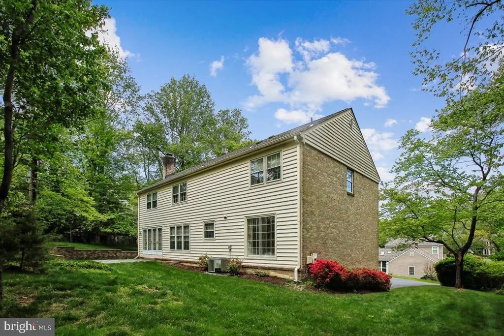 Photo of 9208 FALL RIVER LANE