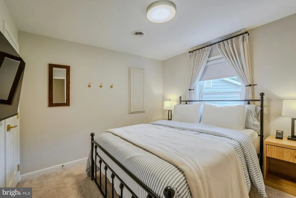 Photo of 17301 ROUNDMONT PLACE