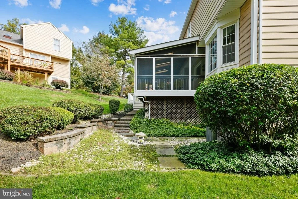 Photo of 9905 MAINSAIL DRIVE